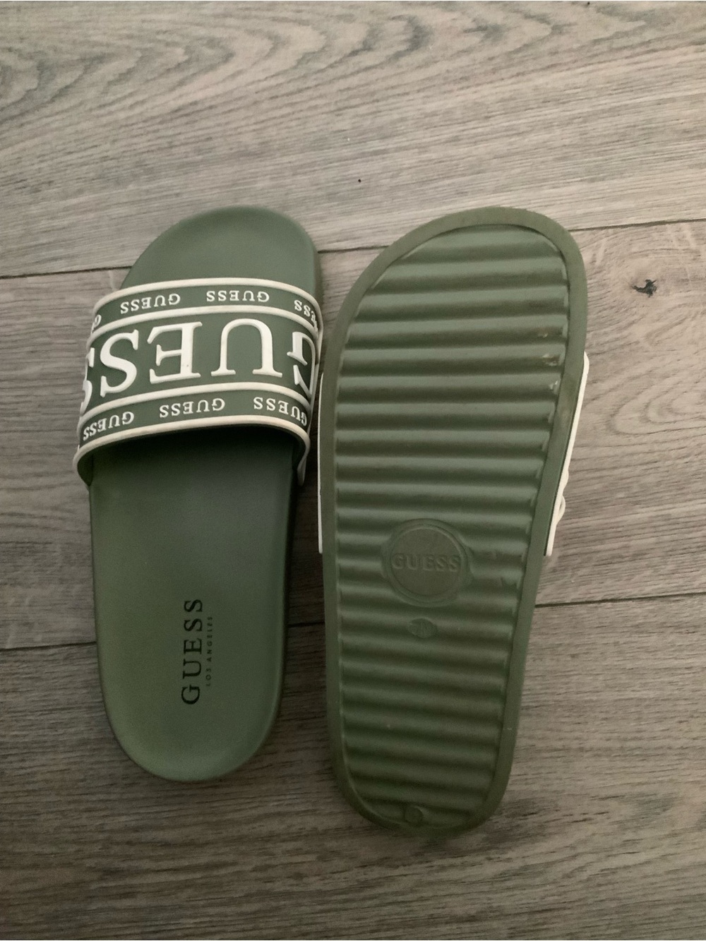 GUESS Olive Green Logo Strap Slides with White Trim SZ 7 - Picture 2 of 2
